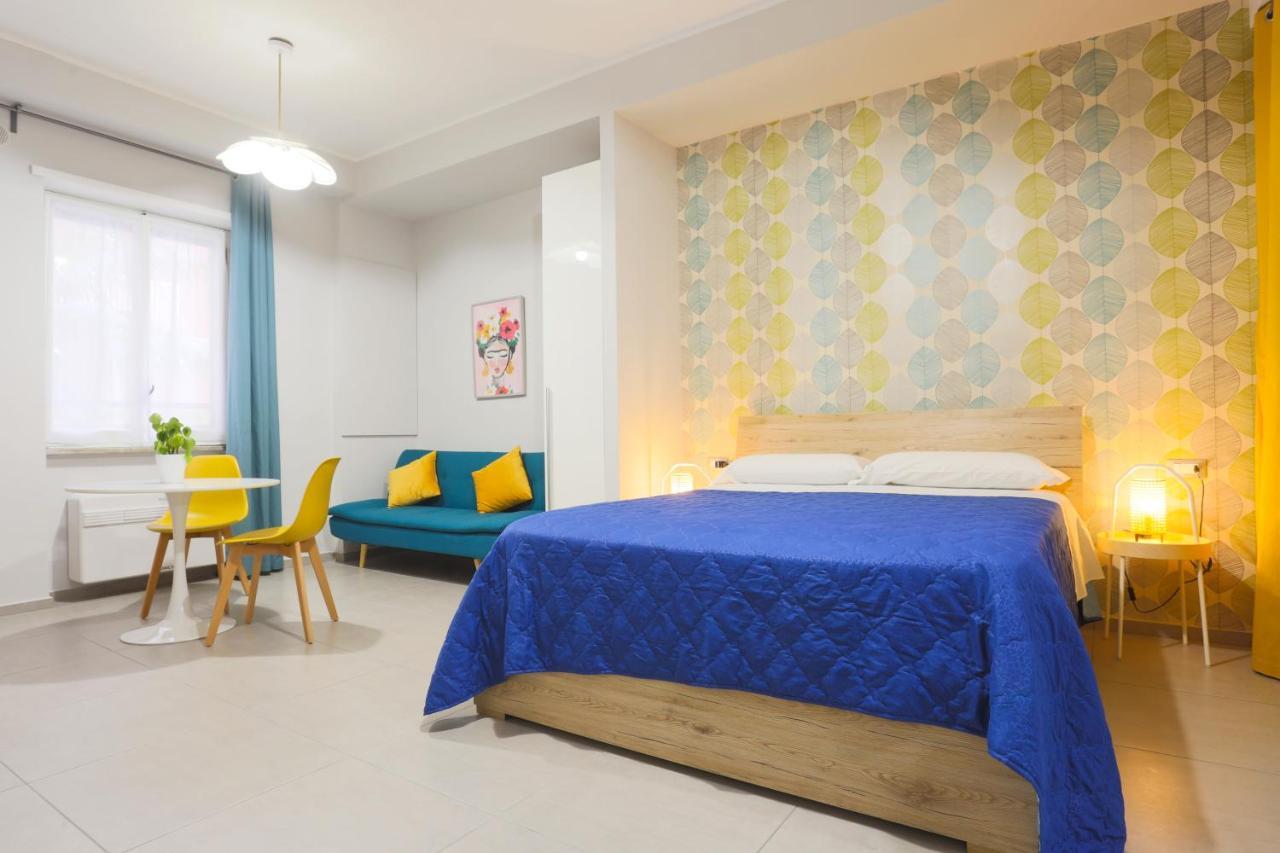 Le Stanze Di Mami Apartment Salerno Bagian luar foto