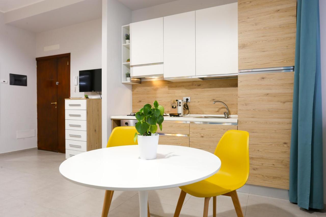 Le Stanze Di Mami Apartment Salerno Bagian luar foto