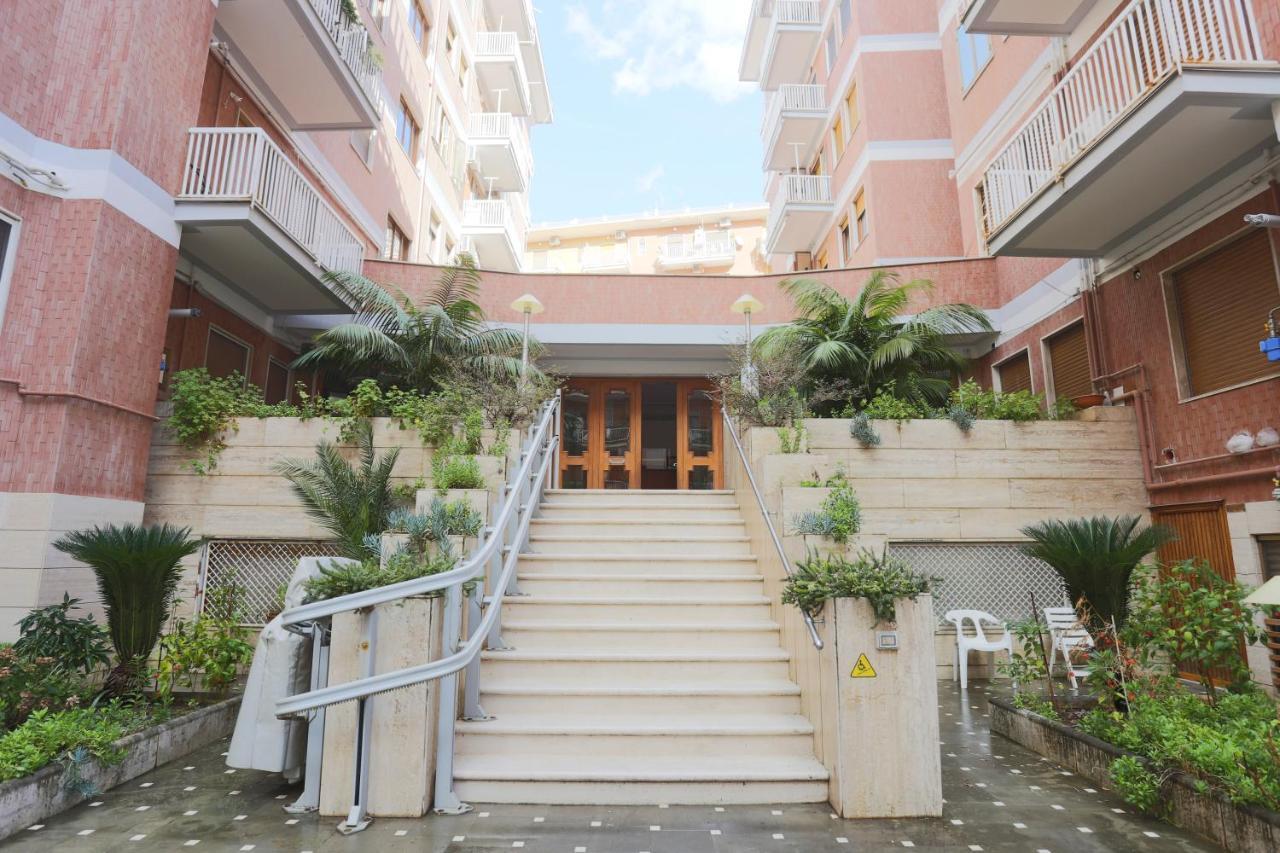 Le Stanze Di Mami Apartment Salerno Bagian luar foto